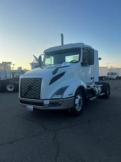 Volvo VNL42T300 Single Axle Day Cab Truck - 425HP, 12 Speed Automatic