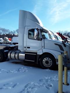 Volvo VNL42T300 Single Axle Day Cab Truck - 375HP, 10 Speed Manual