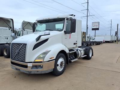 Volvo VNL42T300 Single Axle Day Cab Truck - 425HP, 12 Speed Automatic