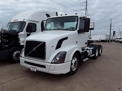 Volvo VNL64T Day Cab Truck - 405HP, 10 Speed Manual