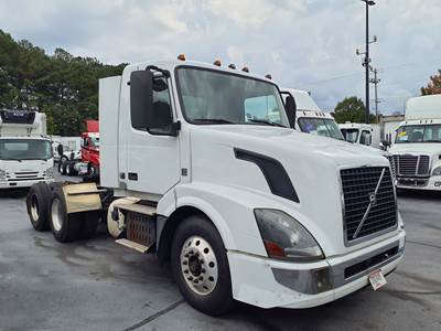 Volvo VNL64T Day Cab Truck - 455HP, 12 Speed Automatic