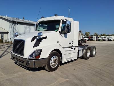 Volvo VNL64T Day Cab Truck - 455HP, 12 Speed Automatic