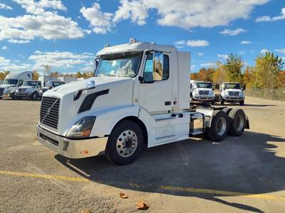 Volvo VNL64T Day Cab Truck - 455HP, 12 Speed Automatic