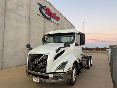 Volvo VNL64T Day Cab Truck - 405HP, 12 Speed Automatic