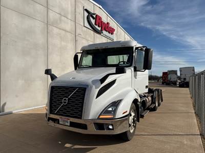 Volvo VNL64T Day Cab Truck - 405HP, 12 Speed Automatic