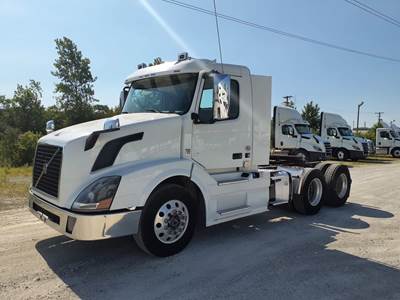 Volvo VNL64T Day Cab Truck - 455HP, 12 Speed Automatic