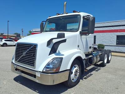 Volvo VNL64T Day Cab Truck - 405HP, 12 Speed Automatic