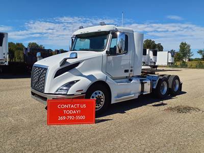 Volvo VNL64T Day Cab Truck - 455HP, 12 Speed Automatic