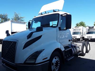 Volvo VNL64T300 Day Cab Truck - 400HP, 10 Speed Automatic