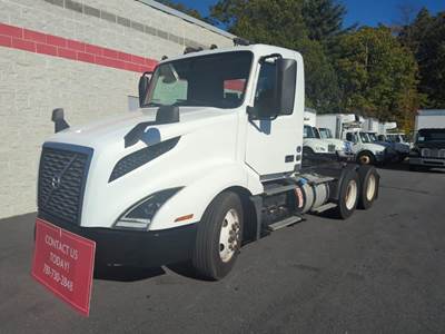 Volvo VNL64T300 Day Cab Truck - 400HP, 10 Speed Automatic