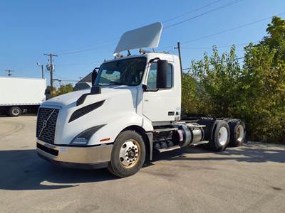 Volvo VNL64T300 Day Cab Truck - 405HP, 12 Speed Automatic