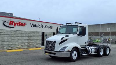Volvo VNL64T300 Day Cab Truck - 400HP, 10 Speed Automatic