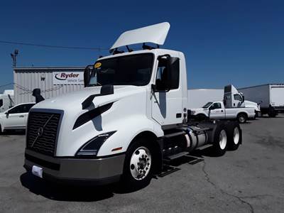 Volvo VNL64T300 Day Cab Truck - 400HP, 10 Speed Automatic