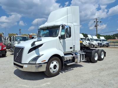 Volvo VNL64T300 Day Cab Truck - 405HP, 12 Speed Automatic