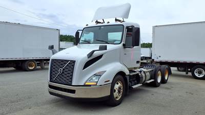 Volvo VNL64T300 Day Cab Truck - 400HP, 10 Speed Automatic