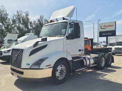 Volvo VNL64T300 Day Cab Truck - 400HP, 10 Speed Automatic