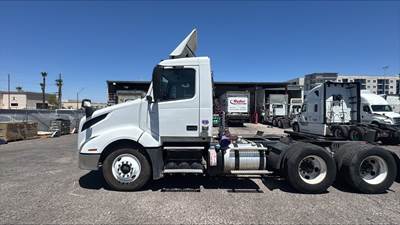 Volvo VNL64T300 Day Cab Truck - 400HP, 10 Speed Automatic