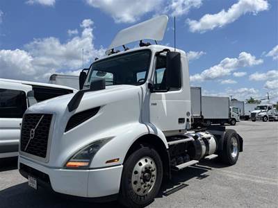 Volvo VNR42T 300 Single Axle Day Cab Truck - 425HP, 12 Speed Automatic
