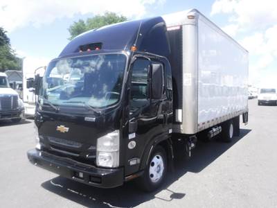 Chevrolet 4500HD 18 ft Box Truck - 215HP, 6 Speed Automatic, Roll up Door, Liftgate