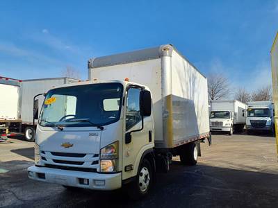 Chevrolet 4500HD 16 ft Box Truck - 215HP, 6 Speed Automatic, Roll up Door, Liftgate