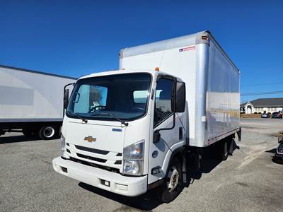 Chevrolet 4500HD 16 ft Box Truck - 6 Speed Automatic, Roll up Door, Liftgate