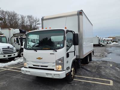 Chevrolet 4500HD 16 ft Box Truck - 6 Speed Automatic, Roll up Door, Liftgate