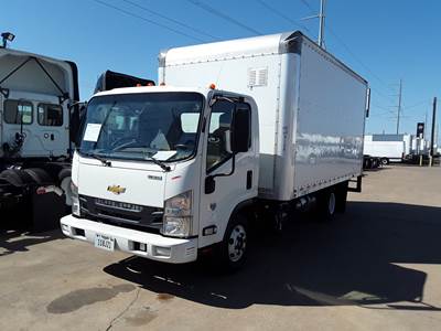 Chevrolet 4500HD 16 ft Box Truck - 6 Speed Automatic, Roll up Door