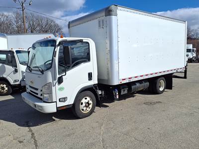 Chevrolet 4500HD 16 ft Box Truck - 6 Speed Automatic, Roll up Door