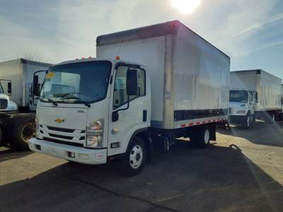 Chevrolet 4500HD 16 ft Box Truck - 6 Speed Automatic, Roll up Door, Liftgate