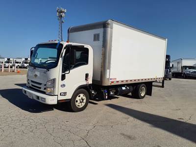 Chevrolet 4500HD 16 ft Box Truck - 6 Speed Automatic, Roll up Door