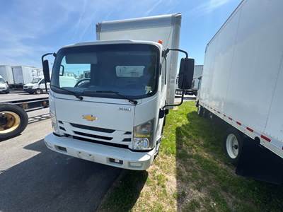 Chevrolet 4500HD 16 ft Box Truck - 215HP, 6 Speed Automatic, Roll up Door, Liftgate