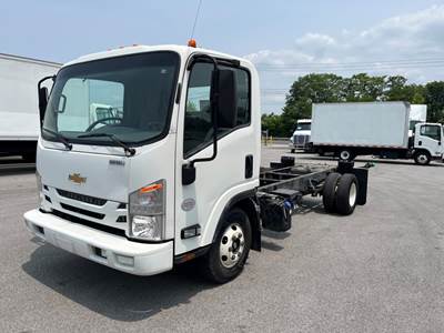Chevrolet 4500HD Box Truck - 215HP, 6 Speed Automatic