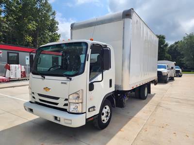 Chevrolet 4500HD 16 ft Box Truck - 215HP, 6 Speed Automatic, Roll up Door, Liftgate