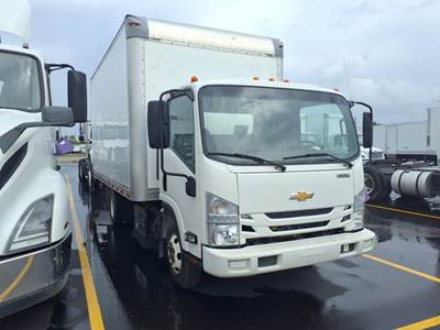Chevrolet 4500HD 16 ft Box Truck - 215HP, 6 Speed Automatic, Roll up Door, Liftgate