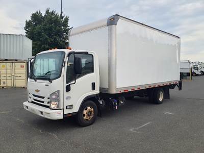 Chevrolet 4500HD 18 ft Box Truck - 215HP, 6 Speed Automatic, Roll up Door, Liftgate