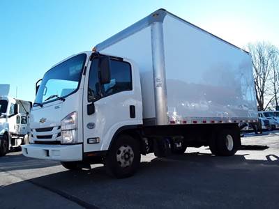 Chevrolet 4500HD 16 ft Box Truck - 215HP, 6 Speed Automatic, Roll up Door, Liftgate