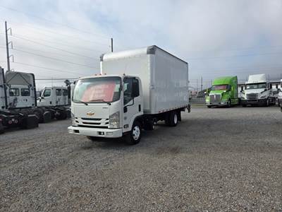 Chevrolet 4500HD 16 ft Box Truck - 215HP, 6 Speed Automatic, Roll up Door, Liftgate