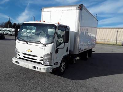 Chevrolet 4500HD 16 ft Box Truck - 215HP, 6 Speed Automatic, Roll up Door