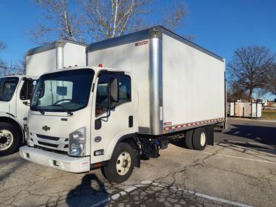 Chevrolet 4500HD 16 ft Box Truck - 215HP, 6 Speed Automatic, Roll up Door, Liftgate