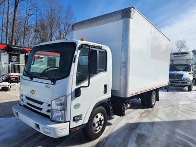 Chevrolet 4500HD 16 ft Box Truck - 215HP, 6 Speed Automatic, Roll up Door, Liftgate