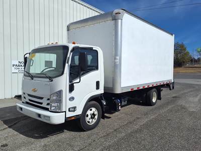 Chevrolet 4500HD 16 ft Box Truck - 215HP, 6 Speed Automatic, Roll up Door, Liftgate