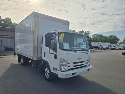 Chevrolet 4500HD 16 ft Box Truck - 215HP, 6 Speed Automatic, Roll up Door, Liftgate