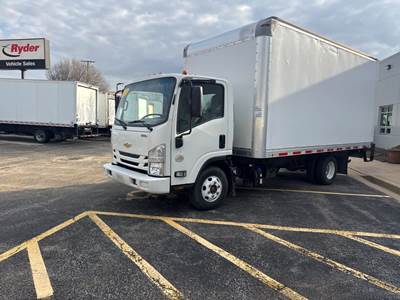 Chevrolet 4500HD 16 ft Box Truck - 215HP, 6 Speed Automatic, Roll up Door, Liftgate