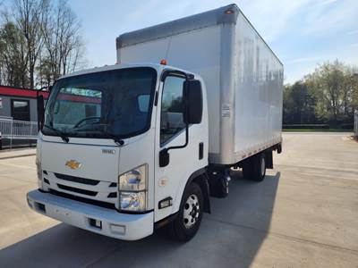 Chevrolet 4500HD 16 ft Box Truck - 215HP, 6 Speed Automatic, Roll up Door, Liftgate