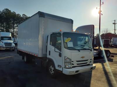 Chevrolet 4500HD 16 ft Box Truck - 215HP, 6 Speed Automatic, Roll up Door, Liftgate