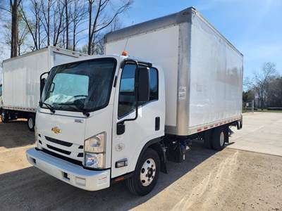 Chevrolet 4500HD 16 ft Box Truck - 215HP, 6 Speed Automatic, Roll up Door, Liftgate