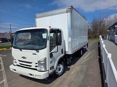 Chevrolet 4500HD 16 ft Box Truck - 215HP, 6 Speed Automatic, Roll up Door, Liftgate
