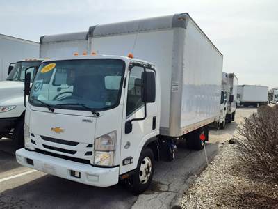 Chevrolet 4500HD 16 ft Box Truck - 215HP, 6 Speed Automatic, Roll up Door, Liftgate