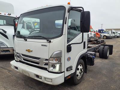 Chevrolet 4500HD Box Truck - 215HP, 6 Speed Automatic