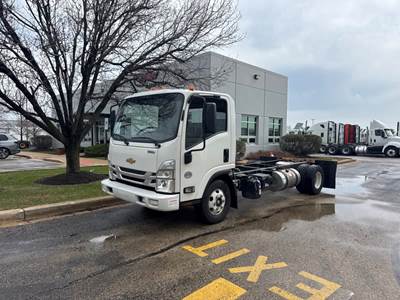 Chevrolet 4500HD Box Truck - 215HP, 6 Speed Automatic